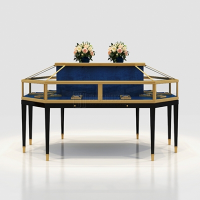 Polygonal brand jewelry showcase design