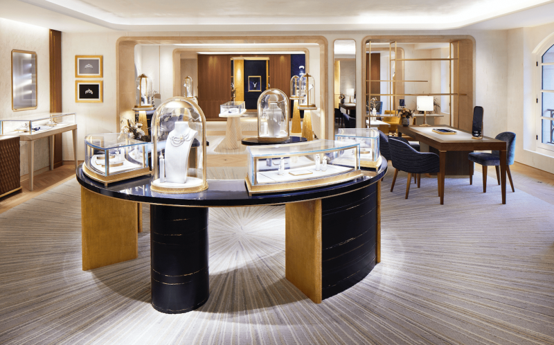 the light design of the jewelry store