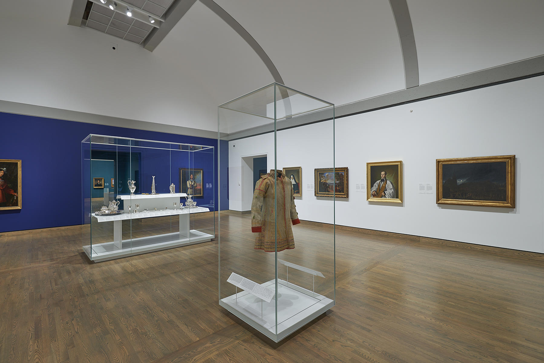 freestanding museum showcase